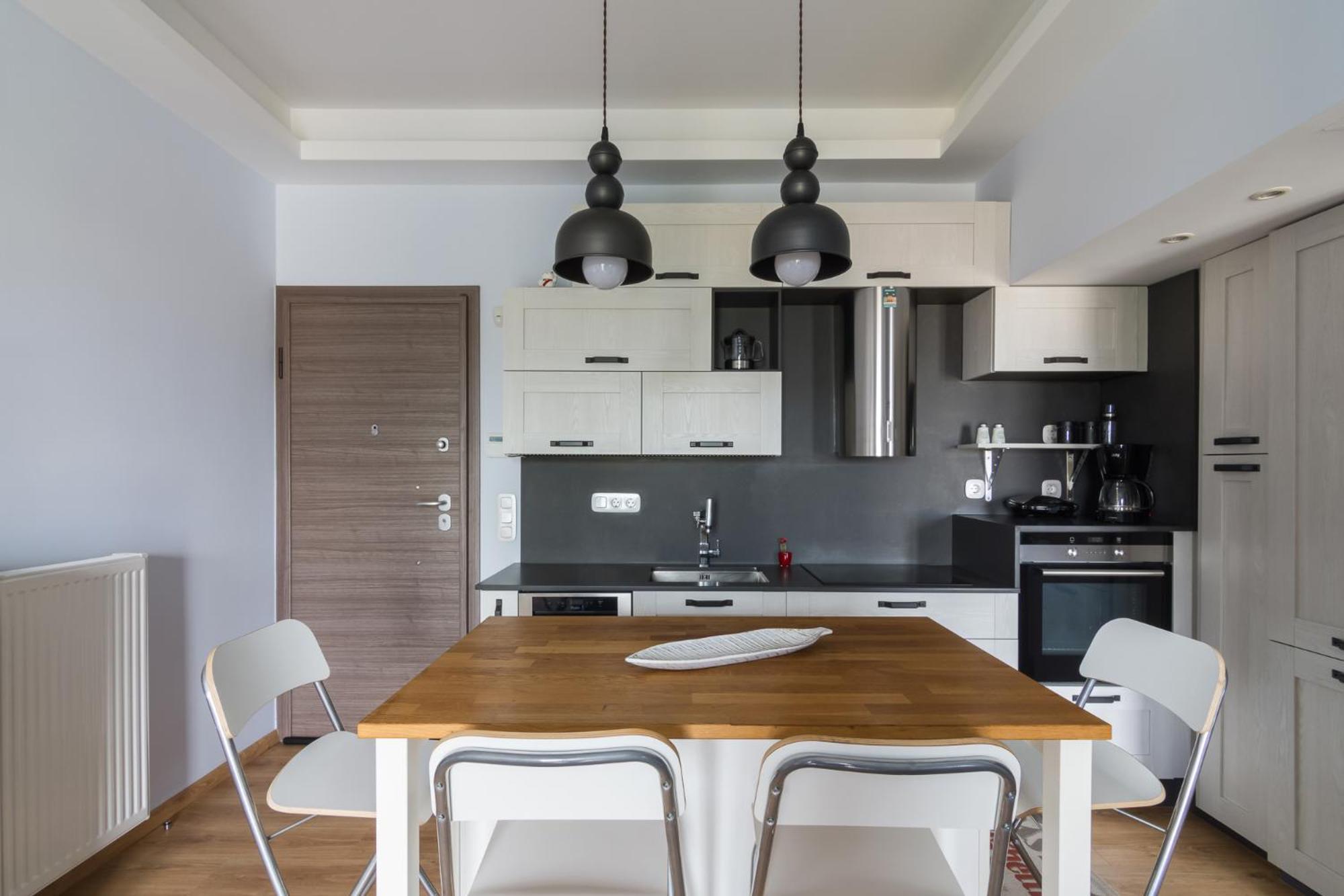 Stratum Apartment By Lobbysquare Athena Bagian luar foto