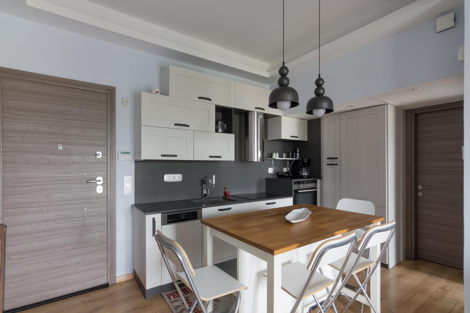 Stratum Apartment By Lobbysquare Athena Bagian luar foto